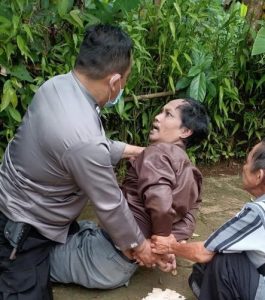 orang gila diamankan polisi