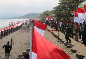 HUT RI 77 Haruskan kibarkan bendera 1 bulan penuh