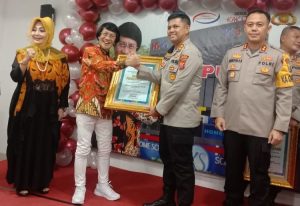 Kapolres Sukabumi raih penghargaan Polisi Selebriti