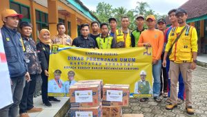 Pegawai DPU bantu korban bencana alam sungai cikaso