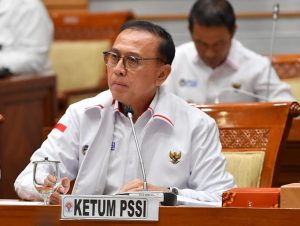 ketum PSSI iwan bule dituntut mundur
