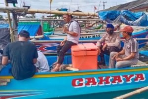 satpolairud polres sukabumi larang nelayan melaut