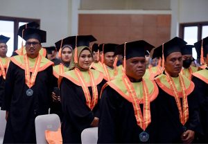 pesan achmad fahmi ke wisudawan syamsul ulum