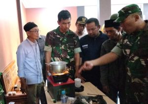 Kodim 0622/Kabupaten Sukabumi bantu UMKM dangan memberikan kompor Bio Massa