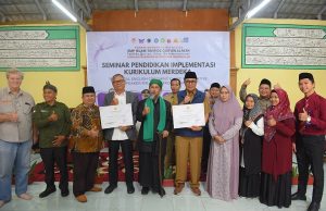 ota Sukabumi Achmad Fahmi menghadiri seminar pendidikan Implementasi Kurikulum Merdeka dengan tema Practical English Coaching Clinic with Native Speaker dari Kanada di Pondok Pesantren Dzikir AlFath Sukabumi