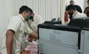 spk1 Uang Rp 4,3 miliar diserahkan ke kejaksaan negeri kabupaten sukabumi terkait SPK bodong didinas kesehatan kab.sukabumi