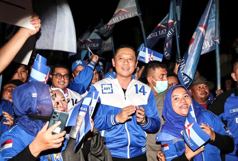 AHY jalan kaki ke KPU