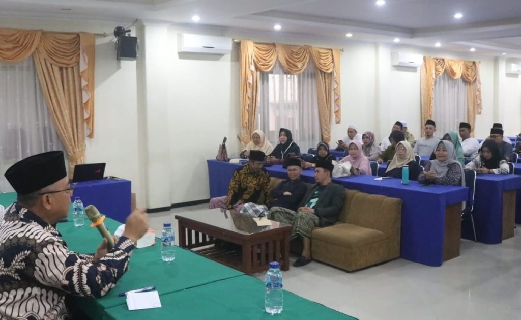 Wakil Bupati Sukabumi Iyos Somantri mengapresi dilaksanakannya Rapat Kerja Daerah (Rakerda) Dewan Masjid Indonesia (DMI) Kabupaten Sukabumi.