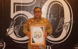 The Best Hospital in Service & Performance Excellent of The Year dari Indonesia Achievement Center.