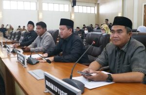 Wakil Ketua DPRD Kabupaten Sukabumi Budi Azhar Mutawali mengatakan, DPRD Kabupaten Sukabumi menyepakati saran dan pendapat Bupati Sukabumi, Marwan Hamami atas pembahasan Raperda tentang Kabupaten Layak Anak (KLA) pada rapat sebelumnya.