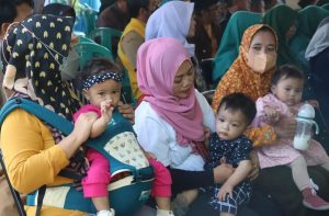 Balita usia 0 hingga 59 bulan di Kabupaten Sukabumi secara serentak mulai di vaksin imunisasi polio. Vaksin imunisasi polio dilakukan dalam dua putaran, yakni mulai tanggal 3 April dan 15 Mei 2023.