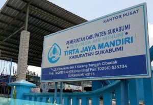 Aliansi Mahasiswa Sukabumi mengendus adanya dugaan tindak pidana korupsi di Perusahaan Umum Daerah (Perumda) Air Minum Tirta Jaya Mandiri (TJM) Kabupaten Sukabumi. Dugaan adanya tindak pidana korupsi di perusahaan daerah air minum plat merah milik Pemerintah Kabupaten Sukabumi ini setelah Aliansi Mahasiswa Sukabumi mencurigai anggaran Rp 36 miliar yang bersumber dari dana hibah pemerintah pusat tidak jelas penggunaan dan peruntukannya.
