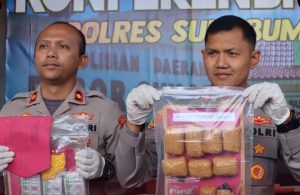 Sukabumi masih jadi "surga" peredarannya narkoba. Buktinya hanya dalam kurun waktu satu bulan (Juni 2023) ini, Satuan Reserse Narkoba Polres Sukabumi Kota berhasil mengungkap 8 kasus penyalahgunaan narkoba, berikut 12 tersangka yang diamankan. Kapolres Sukabumi Kota, AKBP Ari Setyawan Wibowo mengungkapkan selama Juni 2023 itu peredaran narkoba diantaranya terjadi di wilayah Kecamatan Warudoyong sebanyak 2 kasus, Kecamatan Cisaat sebanyak 2 kasus, Kecamatan Sukaraja, Gunungpuyuh, Baros dan Kebonpedes sebanyak 1 kasus.