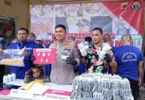 Tiga orang petugas Panitia Pengawas Pemilu tingkat Kecamatan (Panwascam) ditangkap Satnarkoba Polres Sukabumi. Informasi yang berhasil dihimpun, tiga orang petugas panwascam yang diamankan itu berinisial ZN ketua Ketua Komisioner, ASH sebagai bendahara dan EP sebagai Office Boy Panwascam. Saat ditangkap dan dilakukan tes urine, ketiganya dinyatakan positif menggunakan narkotika jenis Methampetamine. Slanjutnya akan dilakukan asessment oleh Tim Asessor BNN Kabupaten Sukabumi.