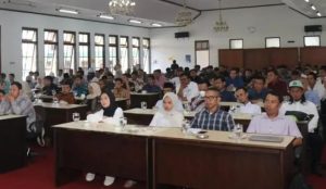 Wakil Bupati Sukabumi Iyos Somantri mengingatkan para Panitia Pemilihan Kepala Desa (Pilkades) dan Panitia Pengawas untuk bekerja sesuai aturan. Hal tersebut kata Iyodusifitas pelaksanaan Pilkades serentak di Kabupaten Sukabumi.