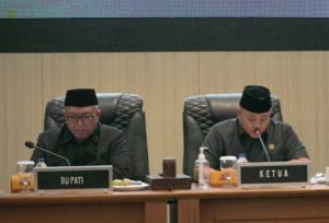 Bupati Sukabumi Marwan Hamami mengatakan dengan adanya Raperda tentang pendidikan itu bisa meningkatkan kualitas penyelenggaraan pendidikan di Kabupaten Sukabumi.