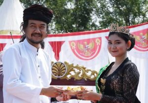 Paguyuban Padjadjaran Anyar Sukabumi menggelar Milangkala ke 5 di Lapang Cangehegar Kelurahan/Kecamatan Palabuhanratu, Sabtu (29/07/2023). Kegiatan dihadiri puluhan paguyuban dari berbagai daerah. Seperti Garut, Bandung, Bogor, Cianjur, Banten, Purwakarta dan Cirebon. Bahkan dari Banyumas dan Ikatan Seni Betawi.