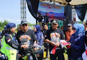 Jambore Nasional (Jamnas) Ke-1 RX KING Indonesia Satupersen, di Pantai Palangpang, Kecamatan Ciemas, Kabupaten Sukabumi diwarnai Gerakan Nasional (Gernas) pembagian 2.600 bendera merah putih kepada masyarakat.