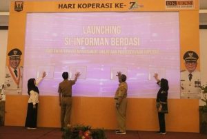 Keberadaan koperasi seharusnya bisa menjadi pemecahan masalah rentenir di tengah masyarakat. Yang mana keberadaan renternir pun telah menjamur dengan mengatasnamakan koperasi.