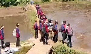 Wakil Kepala Bidang Kesiswaan yang juga Wakil Ketua Panitia Pelaksana Masa Pengenalan Lingkungan Sekolah SMK Negeri Gunungguruh, Kabupaten Sukabumi, Tukimin menjelaskan, insiden puluhan peserta MPLS jadi korban kesurupan dan sebagian ada yang pingsan, itu sangat diluar dari rencana panitia MPLS.