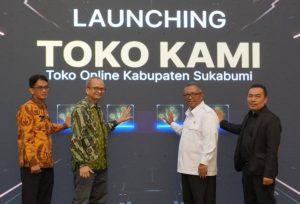 meluncurkan Toko Online Kabupaten Sukabumi (Toko Kami) sekaligus diseminasi program Pusat Layanan Usaha Terpadu Koperasi dan Usaha Mikro, Kecil, dan Menengah (PLUT KUMKM) di Hotel Pangrango, Kamis (13/7/2023).