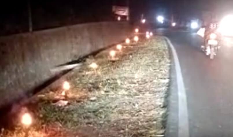 Aksi menyalakan obor kecil di sepanjang kawasan Cagar Alam merupakan bentuk protes kepada pemerintah daerah.