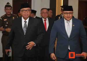 Ketua DPRD Kabupaten Sukabumi, Yudha Sukmagara memimpin Rapat Paripurna Pidato Kenegaraan Presiden RI dalam sidang tahunan MPR/DPR/DPD RI tahun 2023. Rapat Paripurna DPRD Kabupaten Sukabumi dalam rangka mendengarkan Pidato Kenegaraan Presiden RI dalam sidang tahunan MPR/DPR/DPD RI tahun 2023 juga diikuti langsung Bupati dan Wakil Bupati, Sekda, wakil ketua dan Anggota DPRD Kabupaten Sukabumi di Ruang Utama DPRD Kabupaten Sukabumi, Rabu (16/8/2023).