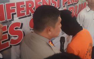 Seorang pemuda asal Warungkiara Kabupaten Sukabumi diciduk Polres Sukabumi setelah diketahui telah melakukan tindakan asusila terhadap seorang pelajar atau gadis dibawah umur berusia 15 tahun. Kapolres Sukabumi, AKBP Maruly Pardede mengungkapkan, R melakukan asusila terhadap korban sebanyak delapan kali tindakan asusila. Kasus asusila ini terjadi tanggal 2 Agustus 2023 di Kampung Cipatuguran Kecamatan Pelabuhanratu.