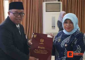 Peringatan HUT Ke-78 Kemerdekaan Republik Indonesia, Presidn Republik Indonesia menganugerahkan tanda kehormatan Satyalancana Karya Satya Presiden Republik Indonesia tahun 2023 kepada 21 orang Pegawai Negeri Sipil (PNS) di lingkungan Pemerintah Kabupaten Sukabumi. Penyerahan diberikan langsung Bupati Sukabumi Marwan Hamami di Aula Setda-Palabuhanratu. Rabu (16/8/2023).