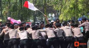sebanyak 531 personil gabungan TNI, Polri dan Brimob mengikuti Simulasi Pengamanan Kota (Sispamkota) dalam rangka Kesiapan Pengamanan Pemilu Serentak 2024. Sispamkota ini digelar di depan Gedung DPRD Kabupaten Sukabumi, dalam rangka persiapan pengamanan Pemilu Serentak 2024 mendatang.