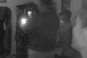 Satu hari pasca pelaksanaan Pilkades Serentak 2023, Ketua Badan Permusyawarah Desa (BPD) Karangtengah, Kecamatan Cibadak Kabupaten Sukabumi, Eman Sulaeman meninggal dunia. Informasi yang dihimpun, Ketua BPD Karangtengah dikabarkan meninggal dunia Senin (25/9/2023) setelah melakukan bunuh diri di rumahnya di Kampung Babakan Desa Karangtengah. Camat Cibadak, Abdul Naafi AR dihubungi BERITAUSUKABUMI.COM membenarkan jika Ketua BPD Karangtengah Eman Sulaeman sudah meninggal dunia.