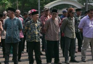 Untuk kali pertama deklarasi damai siap menang siap kalah pada pelaksanaan Pilkades Serentak 2023 dilakukan secara akbar. Bertempat di Alun-alun Palabuhanratu, sebanyak 276 Calon Kepala Desa dari 71 Desa di 38 Kecamatan se-Kabupaten Sukabumi melakukan Deklarasi Damai Siap Menang, Siap Kalah di Pilkades Serentak Siklus II gelombang II, Kamis, (14/9/2023).