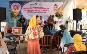 "Makananan yang mengandung protein tinggi hewani yang bagus untuk mencegah stunting itu bisa dari telur, daging ayam dan ikan,"kata Dewi Asmara dihadapan para ibu rumah tangga peserta Promosi KIE Program Penurunan Stunting di Wilayah Khusus di Jalan Pemuda Kopti RW 07 Kelurahan Tipar Kecamatan Citamiang Kota Sukabumi, Minggu (17/9/2023).