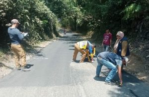Dinas Pekerjaan Umum (PU) Kabupaten Sukabumi melalui UPTD PU Wilayah Sagaranten melakukan monitoring dan evaluasi (monev) perbaikan jalan ruas Pabuaran-Bojonghaur. Jalan tersebut merupakan akses penghubung Kecamatan Pabuaran dengan Kecamatan Lengkong.