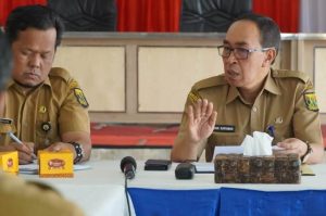 Sekretaris Daerah (Sekda) Kabupaten Sukabumi Ade Suryaman memimpin rapat persiapaan penilaian Sistem Pemerintahan Berbasis Elektronik (SPBE) di Pendopo Sukabumi, Selasa, (5/9/2023).