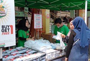 Tukar celana dalam dan singlet bekas kembali dilakukan PT Mulia Knitting Factory. Kali ini event tukar celana dalam dilakukan di komplek Toserba Yogya Palabuhanratu, Kabupaten Sukabumi. Event unik tukar celana dalam dan singlet bekas dengan Produk Rider Baru ini digelar selama dua hari, yakni pada tanggal 07 Oktober dan 8 Oktober 2023, dari pukul 08.00 hingga 19.00 WIB. Warga Sukabumi tinggal membawa 3 pcs celana dalam atau 2 pcs singlet bekas dengan berbagai mereka dan kondisi apapun, ditambah dengan uang senilai Rp5 ribu.