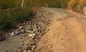 jalan sodong Akses menuju objek wisata Curug Sodong di Kampung Cikanteh, Desa Ciwaru, Kecamatan Ciemas, Kabupaten Sukabumi, mengalami longsor pada Oktober 2022. Akibatnya, jalan kabupaten ruas Ciwaru-Curug Sodong tersebut mengalami kerusakan.