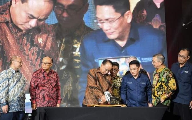 Menteri Komunikasi dan Informatika Budi Arie Setiadi mengatakan sudah memblokir sebanyak 392.652 konten judi online. Budi Arie Setiadi juga telah memberikan peringatan keras kepada Manajemen Meta di Indonesia untuk segera membersihkan konten judi online atau judi slot di platform Meta. "Saya menyampaikan perintah sekaligus peringatan keras kepada Meta untuk segera membersihkan segala macam bentuk konten yang mendukung, memfasilitasi, dan/atau mempromosikan aktivitas judi online atau judi slot di semua platform Meta dalam waktu 1 X 24 jam,” tandasnya di Nusa Dua, Badung, Bali, Selasa (10/10/2023) lalu.