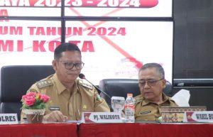 Pj Walikota Sukabumi, Kusmana Hartadji dan Wakil Bupati Sukabumi Iyos Somantri menghadiri Rapat Koordinasi Pengamanan Pemilu 2023-2024 di Wilayah hukum Polres Kota Sukabumi, di Aula Rekonfu Polres Kota Sukabumi, Senin (16/10/2023).