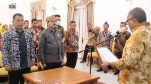 Bupati Sukabumi Marwan Hamami melantik jajaran pengurus dan anggota Dewan Pengupahan Kabupaten Sukabumi masa jabatan 2023-2026 di Pendopo, Selasa, 21 November 2023. Di mana, jabatan ketua dipegang Kepala Dinas Tenaga kerja dan Transmigrasi (Disnakertrans) Kabupaten Sukabumi, Usman Jaelani.