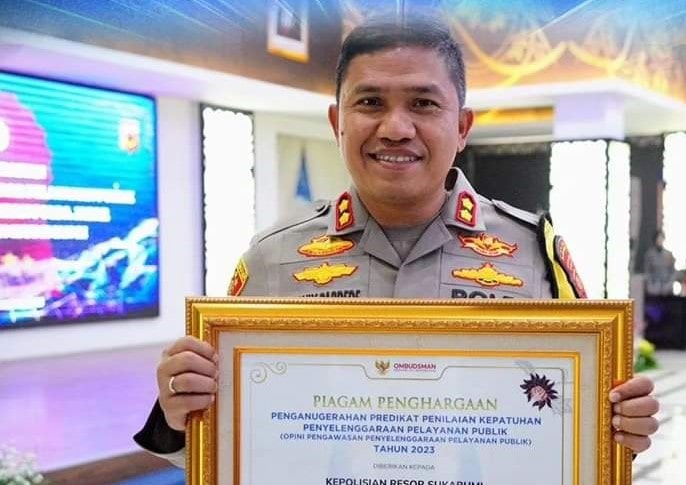 Kapolres Sukabumi, AKBP Maruly Pardede, mengukir prestasi gemilang dengan meraih piagam penghargaan bergengsi dari Ombudsman Republik Indonesia.