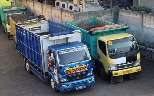 Satuan Reskrim Polres Sukabumi Polda Jabar, mengamankan delapan unit kendaraan jenis truk yang mengangkut material pasir besi di jalan Raya Simpenan Bagbagan Desa Cidadap Kecamatan Simpenan Kabupaten Sukabumi Jawa Barat, pada Rabu (20/12/23), dini hari sekira pukul 03.00 WIB.