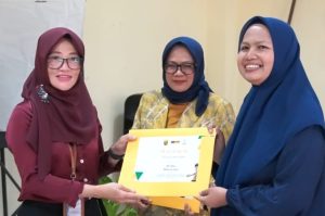 Sebanyak 60 UMKM (Usaha Mikro Kecil dan Menengah) di Kabupaten Sukabumi telah naik kelas. Hal itu berkat pendampingan dari program UMKM Juara 2023 gagasan Pemerintah Provinsi Jawa Barat. Apalagi selama pendampingan, pelaku UMKM ini dibantu dari semua aspek seperti legalitas, media promosi, hingga mindset kewirausahaan.