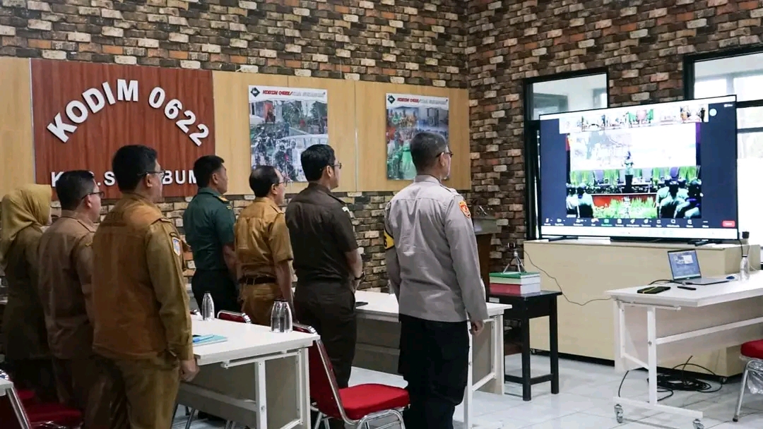 Sekda ikuti Komunikasi Sosial (Komsos) dengan Aparat Pemerintah secara virtual di Kodim 0622 Kabupaten Sukabumi