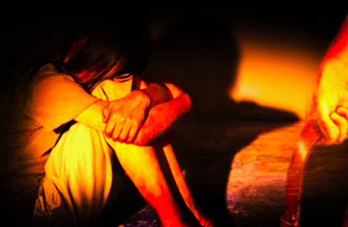 Seorang wanita berusia 15 tahun asal Desa Berkah, Kecamatan Bojonggenteng, Kabupaten Sukabumi dilarikan ke RSUD Sekarwangi untuk mendapatkan perawatan intensif, diduga karena dianiaya kekasihnya sendiri hingga mengalami luka serius.