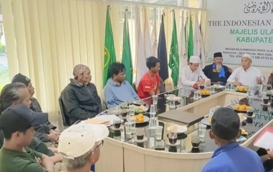 Sejumlah warga petani yang tergabung di Kelompok Tani Situ Hiang 1897 Sukabumi