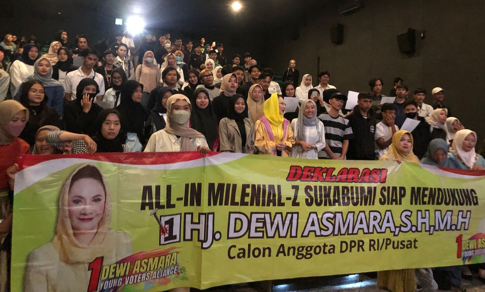 Milenial-Z Sukabumi yang tergabung dalam wadah All In Milenial-Z Sukabumi, resmi mendeklarasikan dukungan bagi kemenangan Caleg DPR RI Partai Golkar Nomor Urut 1, Dewi Asmara pada Pileg 14 Februari 2024. Deklarasi dukungan dari All In Milenial-Z Sukabumi untuk kemenangan Caleg DPR RI Partai Golkar Nomor Urut 1, Dewi Asmara, dihelat di Gedung Bioskop Movi Plex Kota Sukabumi, Rabu (31/1/2024).