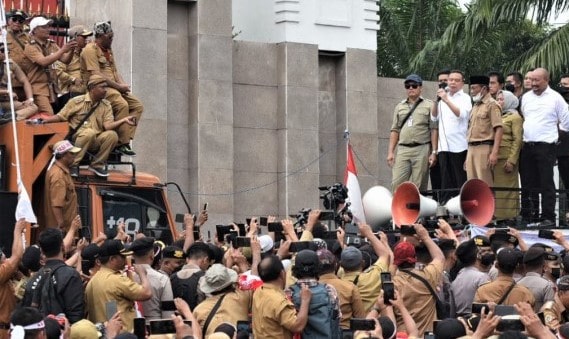 Pemerintah dan DPR RI sepakat perpanjang masa jabatan kepala desa (kades), dari enam tahun menjadi delapan tahun. Bertambahnya masa jabatan kades itu disetujui DPR RI dan pemerintah, Senin (5/2/2024) malam.