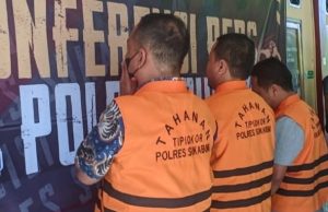 RB salah satu tersangka kasus dugaan korupsi di Perusahaan Umum Daerah Aneka Tambang atau PERUMDA ATE (dulu bernama PD ATE) Kabupaten Sukabumi, sebelum ditangkap sempat kabur ke wilayah Bandung. "Ada salah satu tersangka yaitu RB (44) selaku mantan Direktur Utama, sempat menghilang dan berusaha menghapus jejaknya. Namun berkat kesigapan anggota kami, RB berhasil ditangkap di wilayah Bandung,"kata Kapolres Sukabumi AKBP Tony Prasetyo saat konferensi pers di Mapolres Sukabumi, Kamis (1/2/2024).