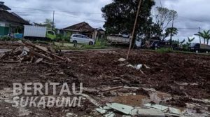 Pembebasan lahan tanah milik warga yang terkena pembangunan proyek Jalan Tol Bogor Ciawi Sukabumi atau Tol Bocimi Sesi III terus dipercepat. Hal itu ditegaskan Sekretaris Daerah (Sekda) Kabupaten Sukabumi Ade Suryaman, usai menghadiri Rapat Koordinasi dengan Kementerian Koordinator Bidang Kemaritiman dan Investasi Republik Indonesia dalam rangka Percepatan Proyek Jalan Tol Ciawi-Sukabumi Sesi III di Hotel Santika Sukabumi, Jumat (22/3/2024).
